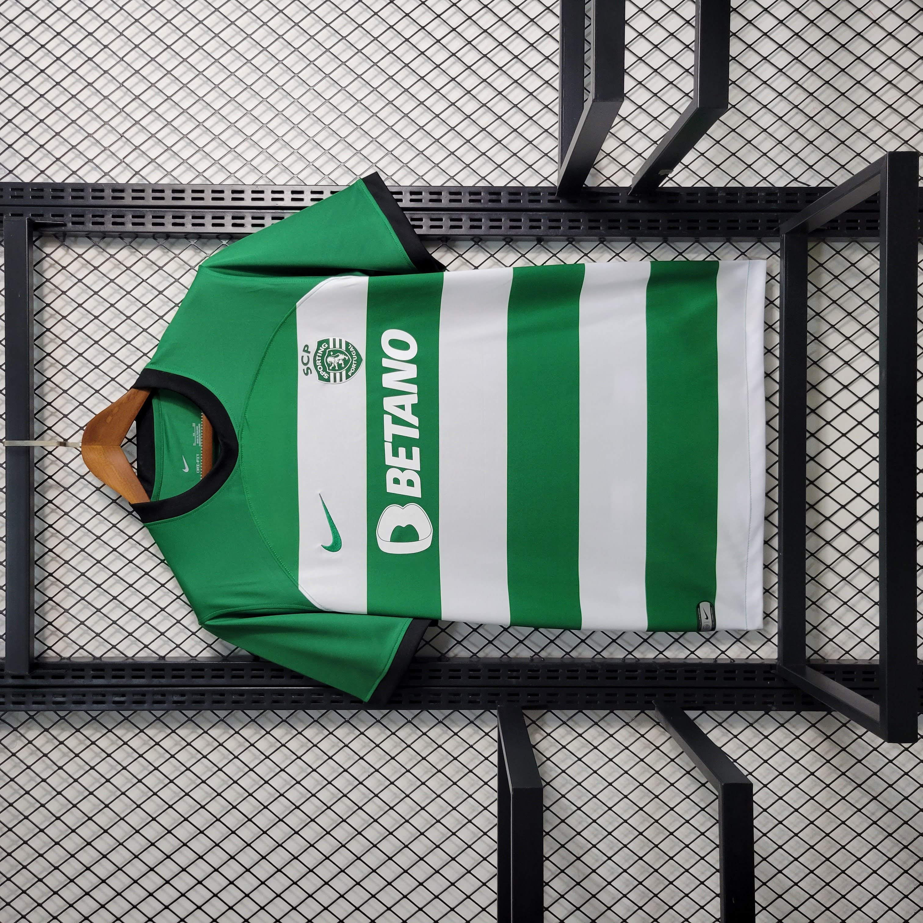 Sporting shirt